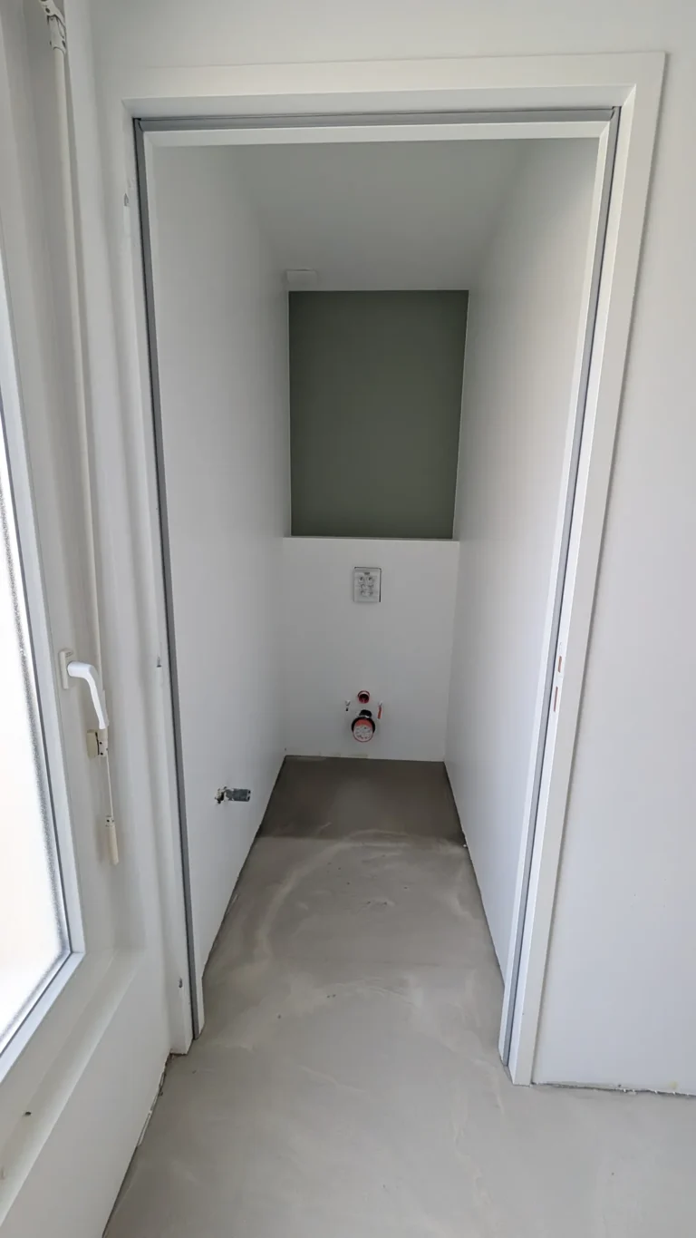 Toilettes en cours de rénovation dans une maison en Bretagne