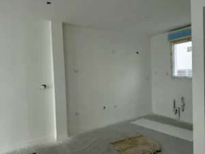 Cuisine après rénovation et peinture par Aedis en Bretagne