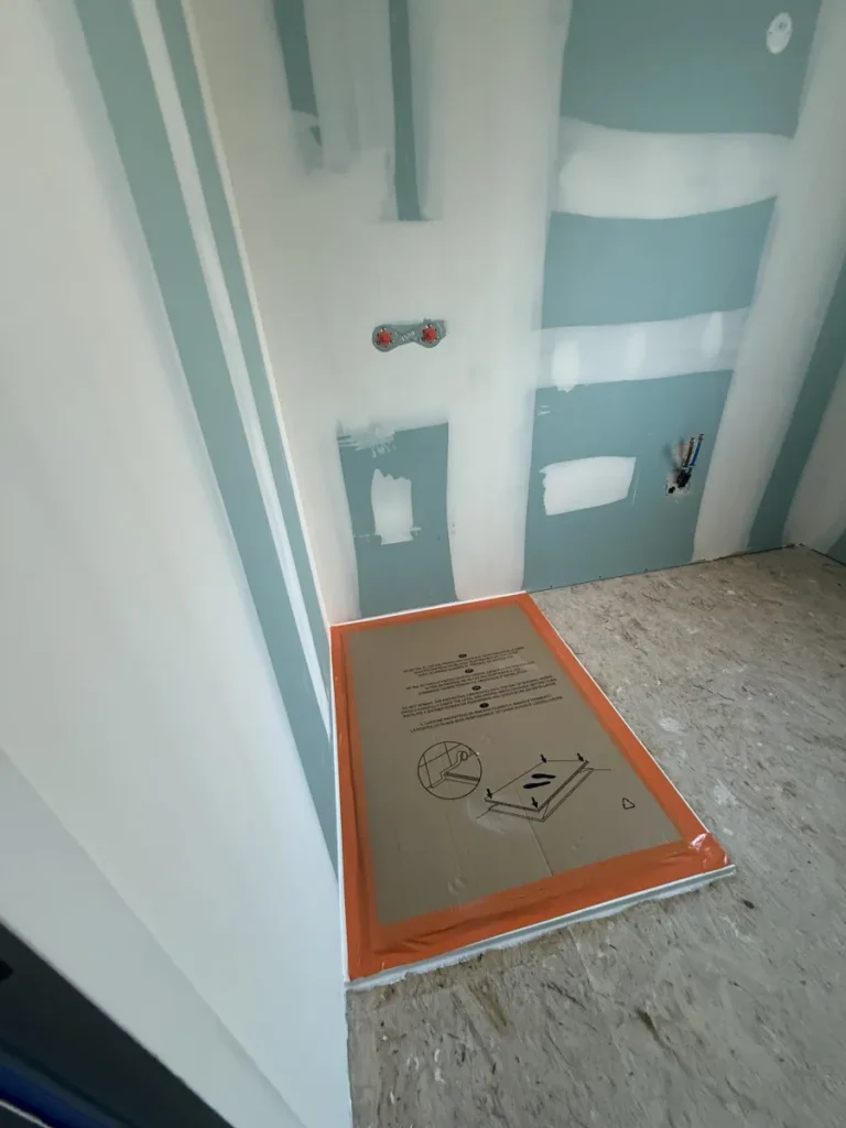 Salle de bain avant rénovation dans un appartement en Bretagne